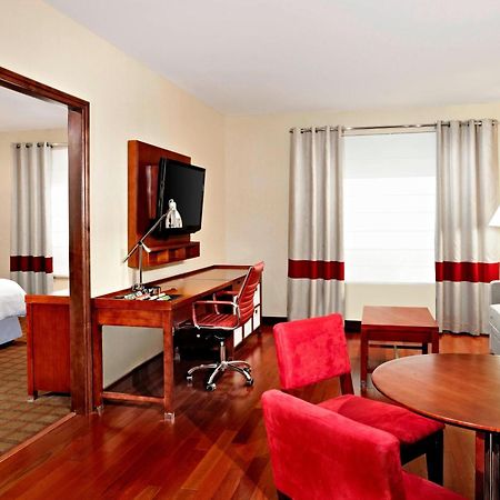 Four Points By Sheraton Calgary Airport Екстериор снимка