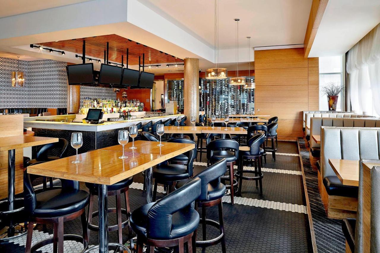 Four Points By Sheraton Calgary Airport Екстериор снимка