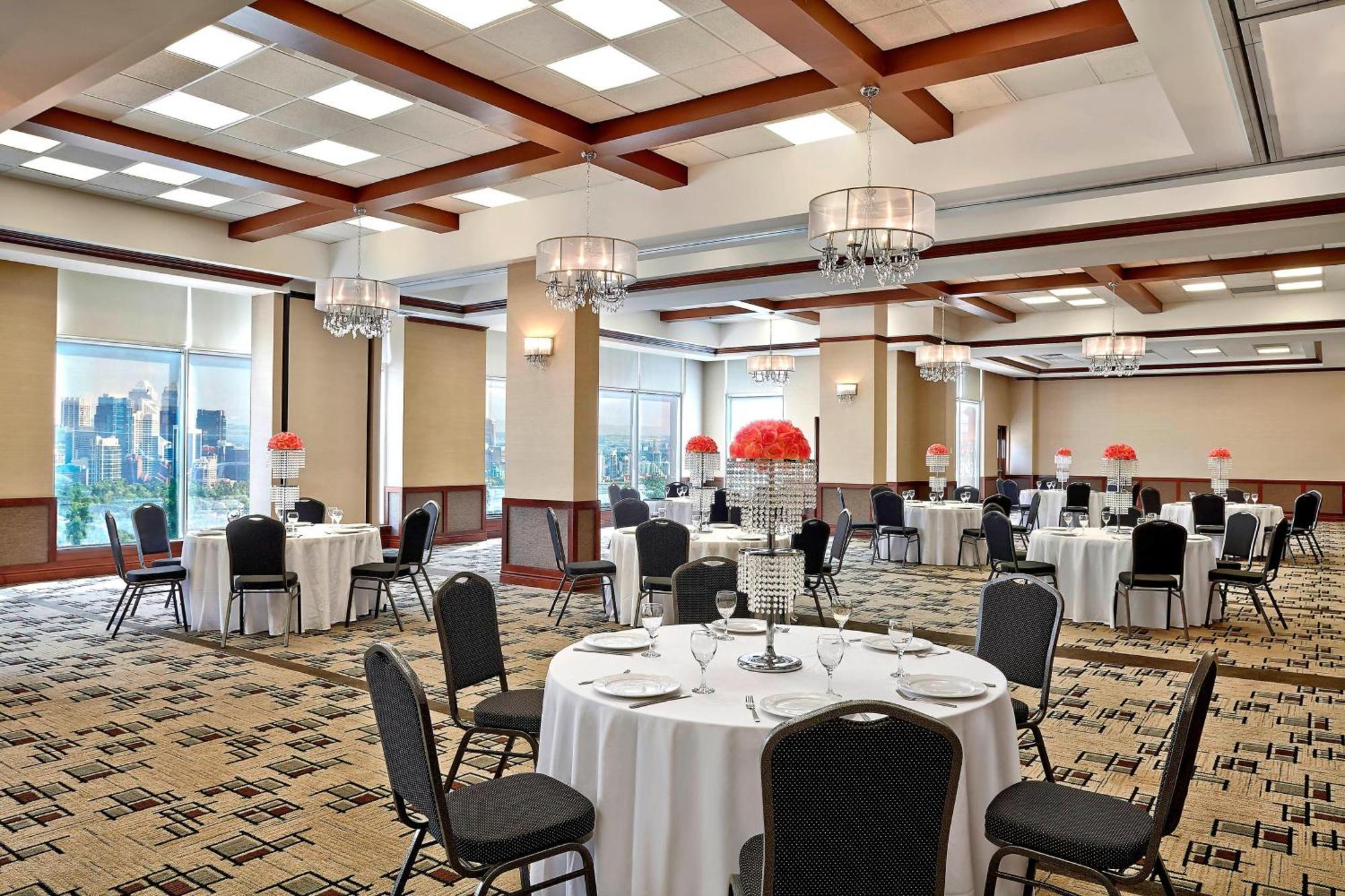 Four Points By Sheraton Calgary Airport Екстериор снимка