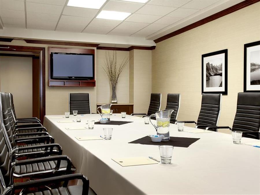 Four Points By Sheraton Calgary Airport Екстериор снимка