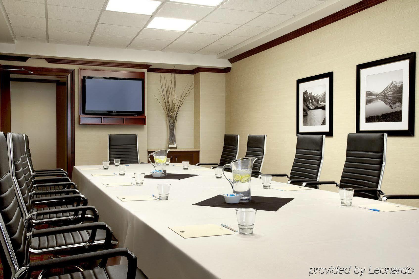 Four Points By Sheraton Calgary Airport Екстериор снимка